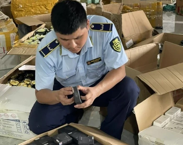 Cục Quản lý thị trường Hải Phòng đang tạm giữ số hàng trên để xác minh