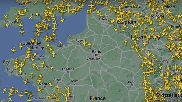 Giao thông hàng không vắng vẻ ở Paris trong ngày khai mạc Thế vận hội 2024. ẢNH FlightRadar Giao thông hàng không vắng vẻ ở Paris trong ngày khai mạc Thế vận hội 2024. ẢNH FlightRadar