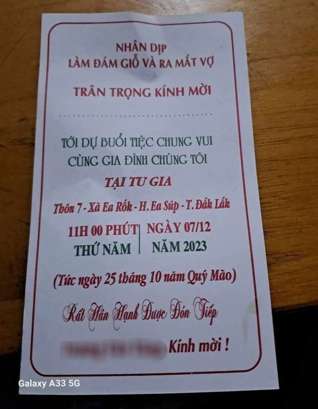 Tấm thiệp mời xôn xao cộng đồng mạng