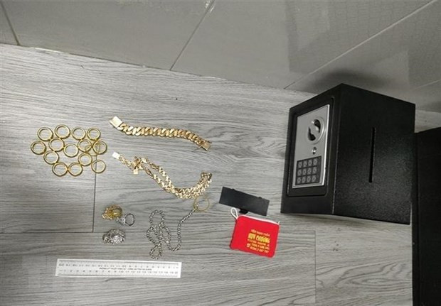 Số tài sản bà Đ. trình báo bị mất trộm được chính bà mang giấu trong phòng ngủ. (Ảnh: TTXVN phát) Số tài sản bà Đ. trình báo bị mất trộm được chính bà mang giấu trong phòng ngủ. (Ảnh: TTXVN phát)