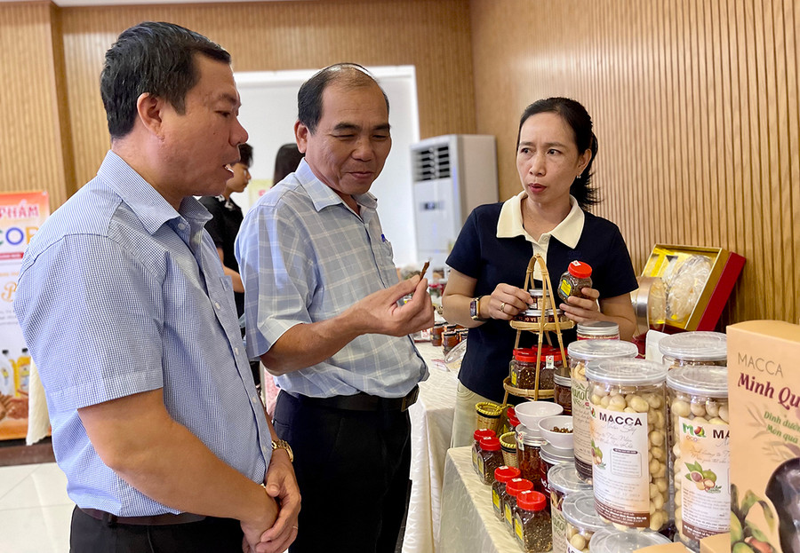 Dịp Tết, thịt bò một nắng là một trong những sản phẩm có sức tiêu thụ mạnh. Ảnh: V.T Dịp Tết, thịt bò một nắng là một trong những sản phẩm có sức tiêu thụ mạnh. Ảnh: V.T