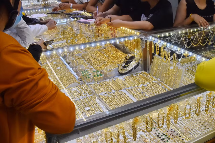 Giá vàng thế giới tăng mạnh 1.845 USD/ounce lên 1.865 USD/ounce lúc 5 giờ ngày 10-10