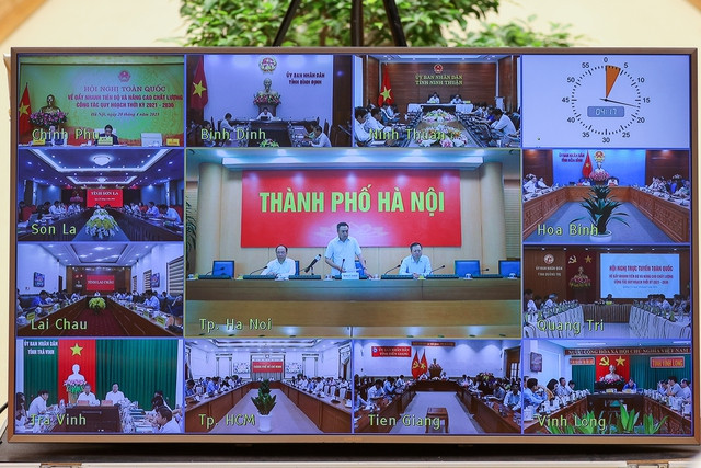 Thủ tướng yêu cầu các bộ, cơ quan ngang bộ khẩn trương rà soát các văn bản pháp luật và các văn bản hướng dẫn để kịp thời sửa đổi, bổ sung hoặc trình cấp có thẩm quyền sửa đổi, bổ sung, hoàn thiện chính sách, pháp luật về công tác quy hoạch - Ảnh: VGP/Nhật Bắc Thủ tướng yêu cầu các bộ, cơ quan ngang bộ khẩn trương rà soát các văn bản pháp luật và các văn bản hướng dẫn để kịp thời sửa đổi, bổ sung hoặc trình cấp có thẩm quyền sửa đổi, bổ sung, hoàn thiện chính sách, pháp luật về công tác quy hoạch - Ảnh: VGP/Nhật Bắc