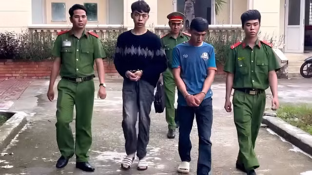 Cơ quan CSĐT bắt giữ 2 thanh niên lừa đảo chiếm đoạt tài sản