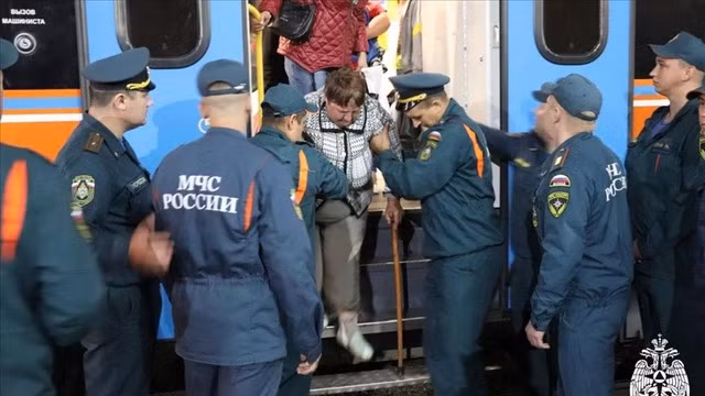 Nga di tản người dân ở khu vực Kursk ngày 9-8. Ảnh: AA