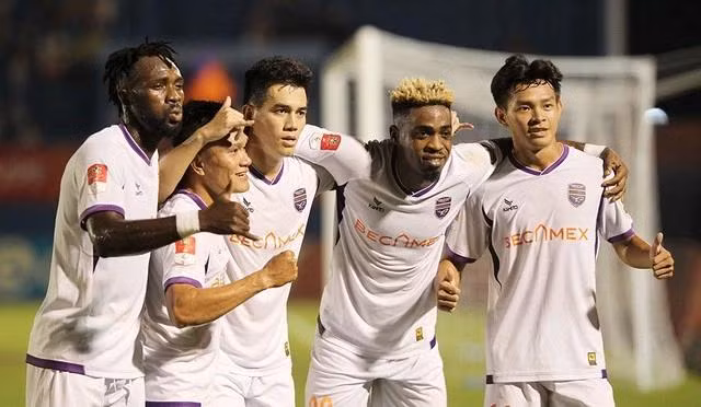 CLB Bình Dương thu hẹp cách biệt với đội dẫn đầu Nam Định còn 3 điểm. ẢNH: VPF