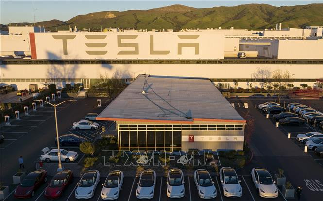 Chú thích ảnh Một nhà máy của Tesla tại Fremont, California, Mỹ. Ảnh tư liệu: AFP/TTXVN Chú thích ảnh Một nhà máy của Tesla tại Fremont, California, Mỹ. Ảnh tư liệu: AFP/TTXVN