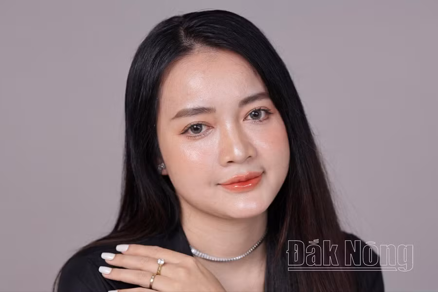 Chị Chu Thị Thái, Giám đốc Công ty TNHH MTV Sản xuất, thương mại và dịch vụ Vương Anh, phường Nghĩa Phú, TP. Gia Nghĩa đạt danh hiệu doanh nhân trẻ khởi nghiệp xuất sắc toàn quốc năm 2024