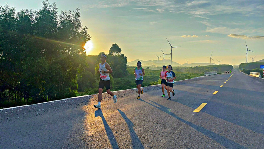 Thị xã An Khê lần đầu tiên tổ chức một giải bán marathon song đã thu hút hơn 1.100 vận động viên đăng ký tham gia. Ảnh: Thiện Nghĩa Thị xã An Khê lần đầu tiên tổ chức một giải bán marathon song đã thu hút hơn 1.100 vận động viên đăng ký tham gia. Ảnh: Thiện Nghĩa