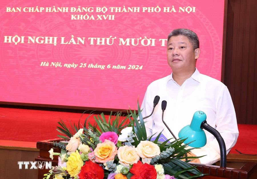Phó Chủ tịch Ủy ban Nhân dân thành phố Hà Nội Nguyễn Mạnh Quyền cho ý kiến về điều chỉnh Kế hoạch đầu tư công cấp thành phố năm 2024 và định hướng Kế hoạch đầu tư công năm 2025 của thành phố Hà Nội. (Ảnh: Văn Điệp/TTXVN) Phó Chủ tịch Ủy ban Nhân dân thành phố Hà Nội Nguyễn Mạnh Quyền cho ý kiến về điều chỉnh Kế hoạch đầu tư công cấp thành phố năm 2024 và định hướng Kế hoạch đầu tư công năm 2025 của thành phố Hà Nội. (Ảnh: Văn Điệp/TTXVN)