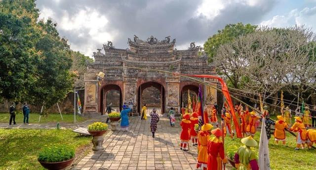 Lễ hạ nêu trong hoàng cung triều Nguyễn. Ảnh: D.L.H