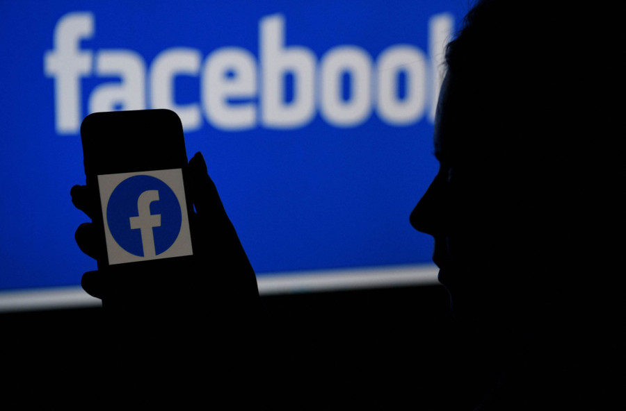 Bí kíp dùng Facebook ý tứ, tránh xa vô duyên - Ảnh 2. Cần có thói quen "ứng xử" tốt khi tham gia vào mạng xã hội. AFP