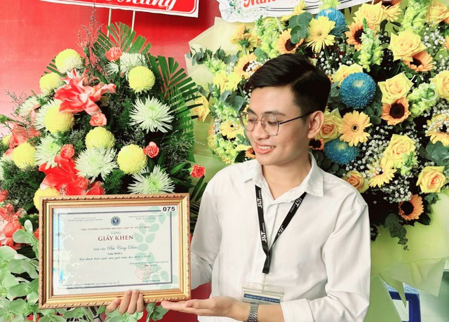 Vươn lên nghịch cảnh, em Bùi Công Dân quyết tâm học tập thật tốt để bảo vệ mẹ ảnh 1 Vươn lên nghịch cảnh, em Bùi Công Dân quyết tâm học tập thật tốt để bảo vệ mẹ ảnh 1