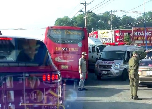 Giao thông qua khu vực khó khăn. Giao thông qua khu vực khó khăn.