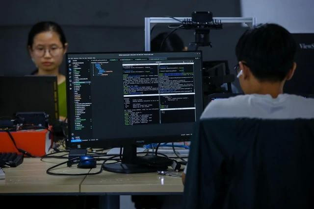 Nhiều vị trí trong ngành IT đang có mức thu nhập "khủng". Ảnh: Nhật Thịnh Nhiều vị trí trong ngành IT đang có mức thu nhập "khủng". Ảnh: Nhật Thịnh