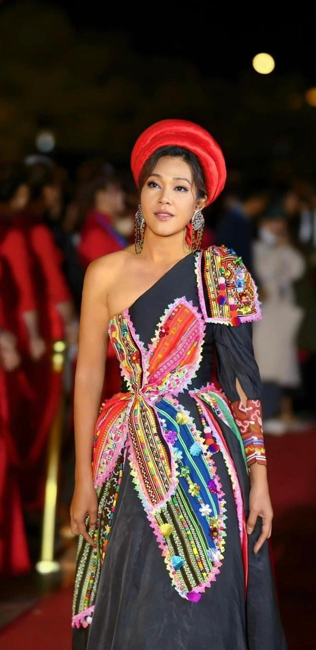 Đinh Y Nhung cũng là tên tuổi &quot;chị đại&quot; của màn ảnh Việt. Ảnh FBNV