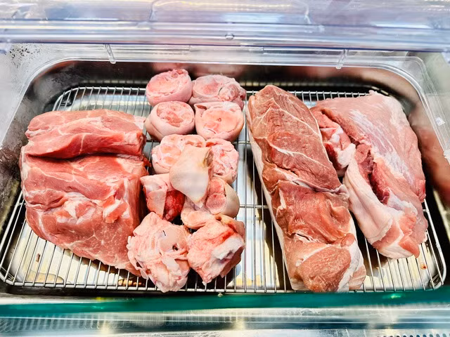 Thị trường heo hơi tiếp tục rớt giá