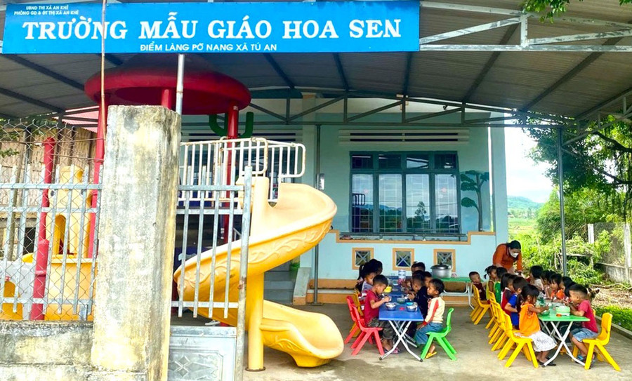 Cô và trò lớp lá Trường Mẫu giáo Mai Liên (phường An Phú, thị xã An Khê) hào hứng trong giờ học nhạc. Ảnh: N.M Cô và trò lớp lá Trường Mẫu giáo Mai Liên (phường An Phú, thị xã An Khê) hào hứng trong giờ học nhạc. Ảnh: N.M