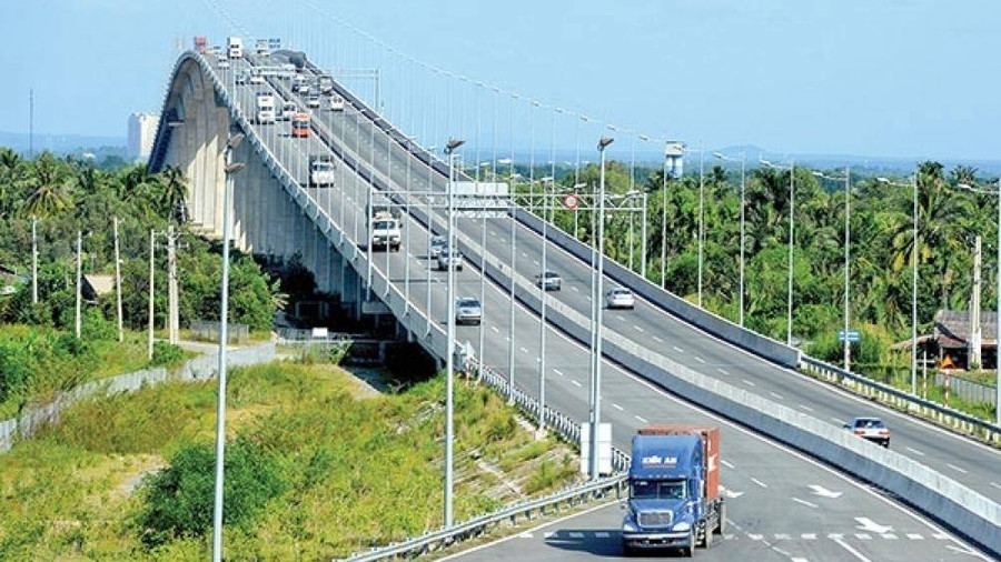 Thời hạn chuyển nhượng quyền thu phí sử dụng tài sản kết cấu hạ tầng giao thông đường bộ tối đa là 10 năm.