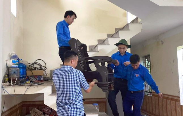 Đoàn viên thanh niên Thái Bình tham gia hỗ trợ người dân vùng dự án di dời tài sản. Ảnh: TĐTB Đoàn viên thanh niên Thái Bình tham gia hỗ trợ người dân vùng dự án di dời tài sản. Ảnh: TĐTB