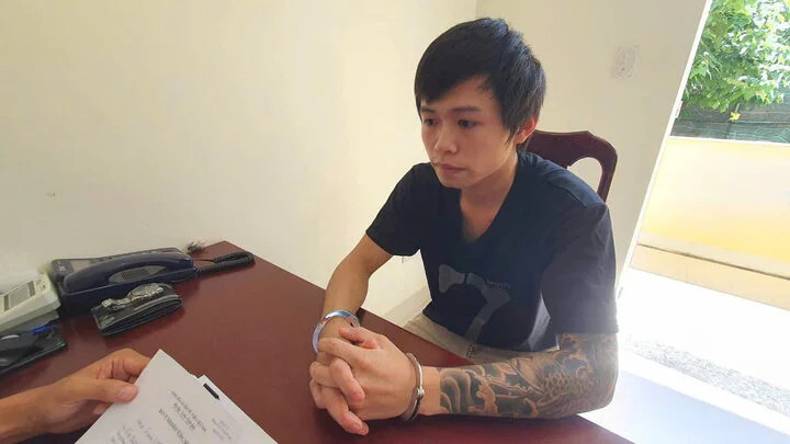 Đào Quang Duy tại cơ quan công an. Đào Quang Duy tại cơ quan công an.