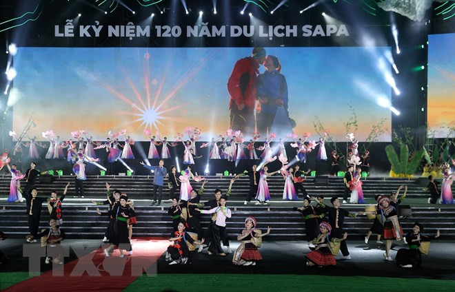 Chương trình nghệ thuật chào mừng. (Ảnh: Quốc Khánh/TTXVN)