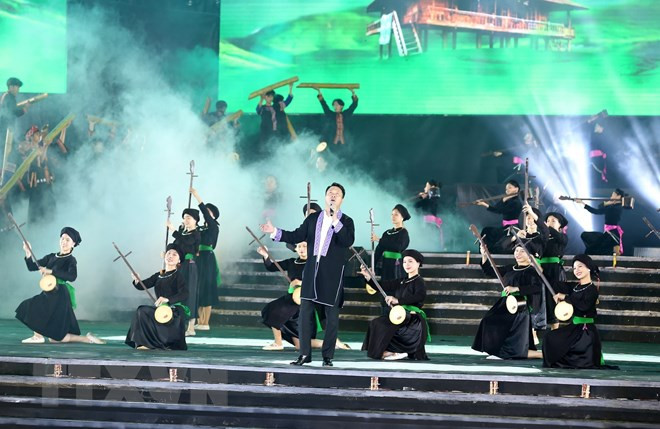 Chương trình nghệ thuật chào mừng. (Ảnh: Quốc Khánh/TTXVN)