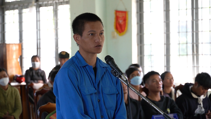 A Thúk bị tuyên phạt 17 năm tù. A Thúk bị tuyên phạt 17 năm tù.