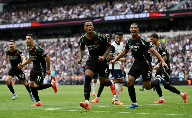 Trung vệ người Brazil thi đấu quá ấn tượng Trung vệ người Brazil thi đấu quá ấn tượng