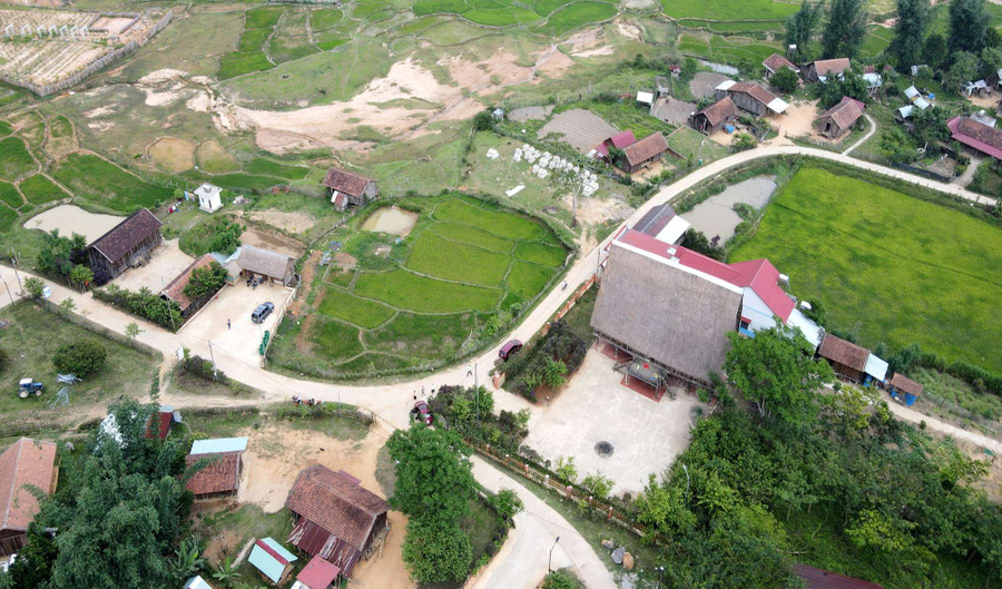 Nhà rông văn hóa làng Kon Pring - nơi thường xuyên tổ chức các sự kiện văn hóa và đón những đoàn khách ghé thăm