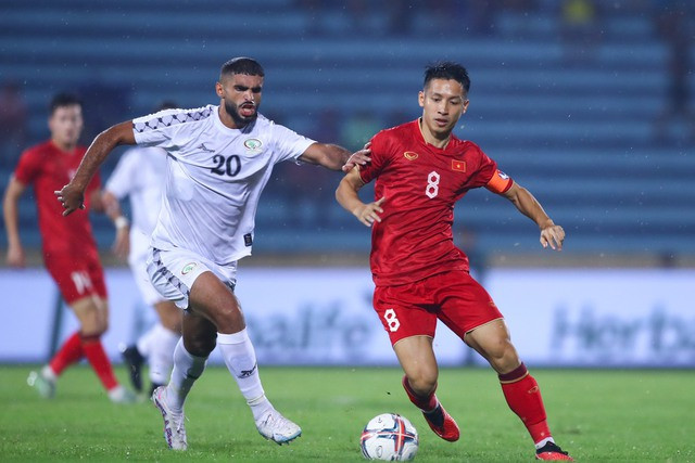 Cuộc đấu dàn sao triệu USD châu Á mang lại điều gì cho đội tuyển Việt Nam? - Ảnh 3. Các cầu thủ cần "làm nóng" với nhịp độ thi đấu ở đẳng cấp cao nhất châu Á. Ảnh: MINH TÚ