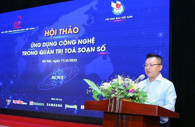 Nhà báo Lê Quốc Minh - Ủy viên Trung ương Đảng, Phó Trưởng Ban Tuyên giáo Trung ương, Tổng Biên tập Báo Nhân dân, Chủ tịch Hội Nhà báo Việt Nam, phát biểu khai mạc hội thảo