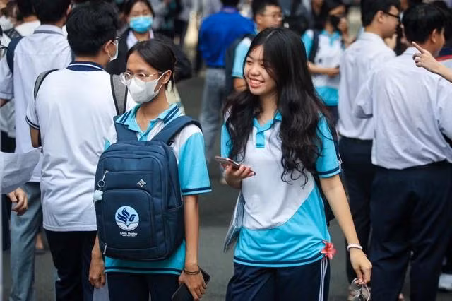 Nhiều thí sinh nhận định đề đợt 2 có phần "dễ thở" hơn đợt 1, song cũng có một số câu hỏi "đánh đố". Ảnh: Nhật Thịnh