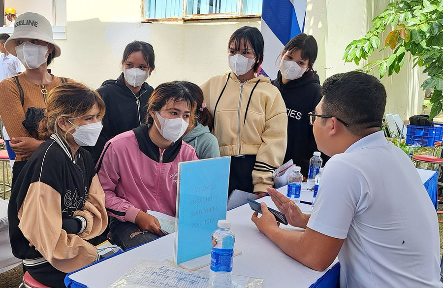 Phiên giao dịch việc làm giúp người lao động tìm được công việc phù hợp. Ảnh: H.P