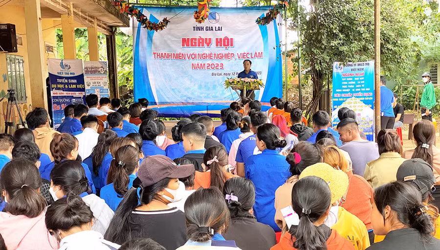 Gần 150 ĐVTN xã Chư Don và các xã lân cận thuộc huyện Chư Pưh tham gia "Ngày hội Thanh niên với nghề nghiệp và việc làm năm 2023". Ảnh: Hà Đức Thành