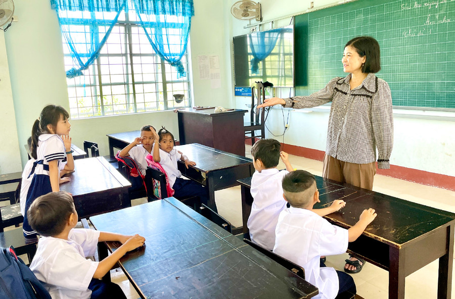 Cô Trần Thị Bá Tiền trong một giờ dạy. Ảnh: P.D Cô Trần Thị Bá Tiền trong một giờ dạy. Ảnh: P.D