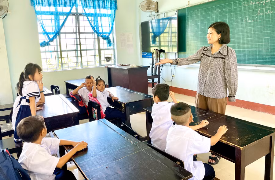 Cô Trần Thị Bá Tiền trong một giờ dạy. Ảnh: P.D