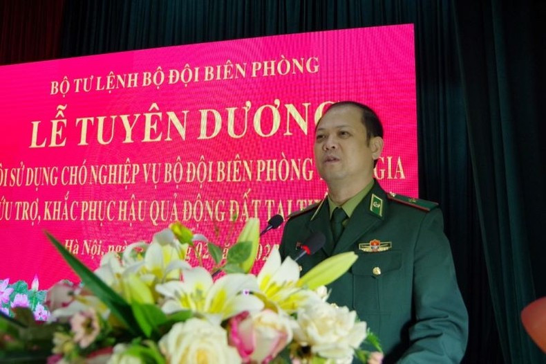 Thiếu tướng Nguyễn Anh Tuấn, Bí thư Đảng ủy, Chính ủy Bộ đội Biên phòng tuyên dương đội huấn luyện viên và chó nghiệp vụ vừa hoàn thành xuất sắc nhiệm vụ từ Thổ Nhĩ Kỳ trở về. Thiếu tướng Nguyễn Anh Tuấn, Bí thư Đảng ủy, Chính ủy Bộ đội Biên phòng tuyên dương đội huấn luyện viên và chó nghiệp vụ vừa hoàn thành xuất sắc nhiệm vụ từ Thổ Nhĩ Kỳ trở về.