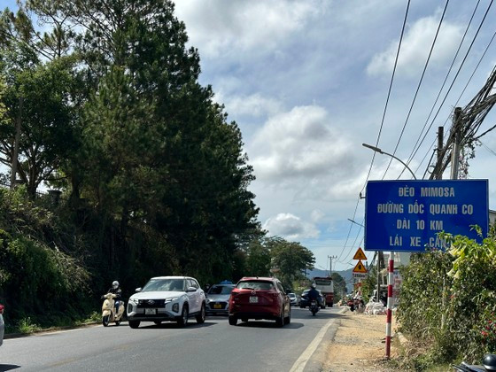 Đèo Mimosa có lưu lượng xe tăng đột biến sau khi tỉnh Lâm Đồng đóng cửa nâng cấp đèo Prenn