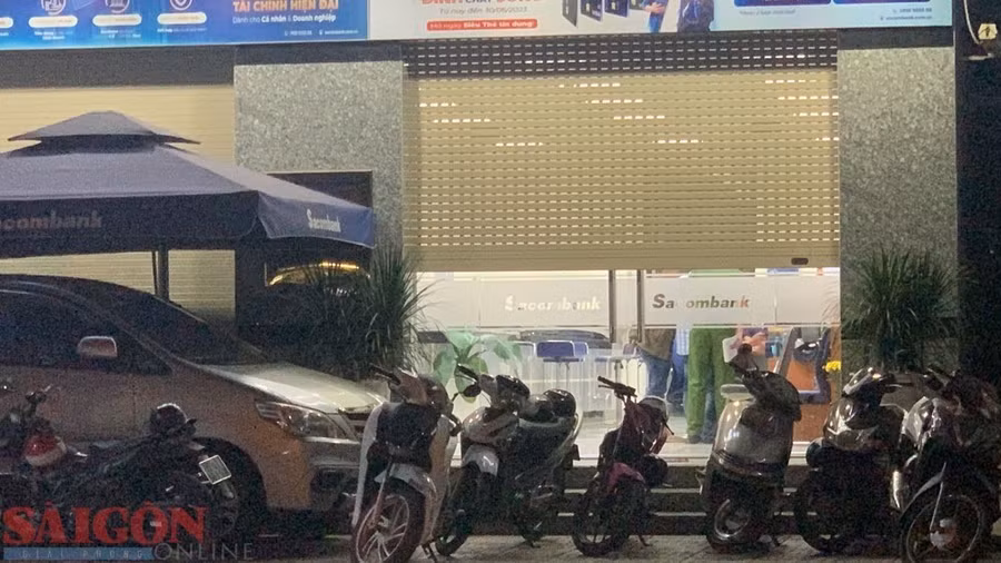 Công an khám nghiệm hiện trường