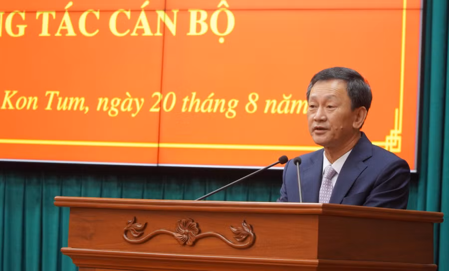 Đồng chí Bí thư Tỉnh ủy Dương Văn Trang phát biểu tại buổi lễ. Ảnh: DN