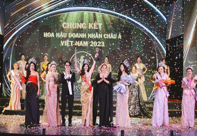 Doanh nhân Hà Nội đăng quang Hoa hậu Doanh nhân châu Á Việt Nam 2023 - Ảnh 1. Doanh nhân Hà Nội Lê Thị Thơ đăng quang Hoa hậu Doanh nhân châu Á Việt Nam 2023