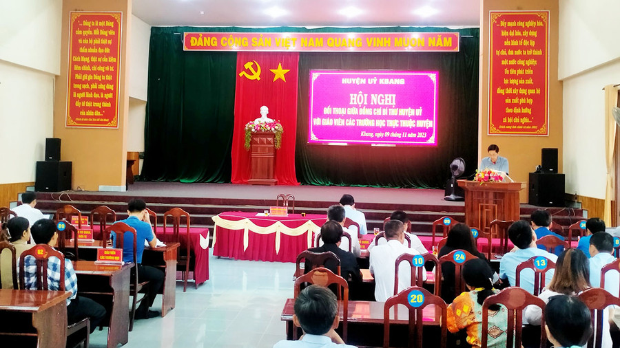 Quang cảnh buổi đối thoại. Ảnh: Hồng Hạnh Quang cảnh buổi đối thoại. Ảnh: Hồng Hạnh
