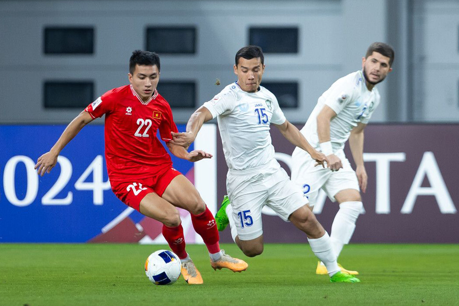 Nhận thất bại 0-3 trước U23 Uzbekistan (áo trắng) ở lượt trận cuối tại bảng D, U23 Việt Nam sẽ đối đầu với đối thủ U23 Iraq tại tứ kết Giải U23 châu Á 2024. (Ảnh: AFC) Nhận thất bại 0-3 trước U23 Uzbekistan (áo trắng) ở lượt trận cuối tại bảng D, U23 Việt Nam sẽ đối đầu với đối thủ U23 Iraq tại tứ kết Giải U23 châu Á 2024. (Ảnh: AFC)