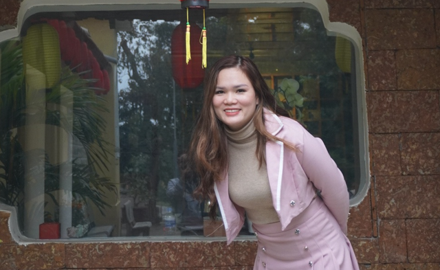 Hãy cười, vì đó là cách thể hiện sự thân thiện và giúp cho cuộc trò chuyện, trao đổi trở nên cởi mở, thoải mái và dễ chịu hơn. Ảnh: PHONG LINH Hãy cười, vì đó là cách thể hiện sự thân thiện và giúp cho cuộc trò chuyện, trao đổi trở nên cởi mở, thoải mái và dễ chịu hơn. Ảnh: PHONG LINH