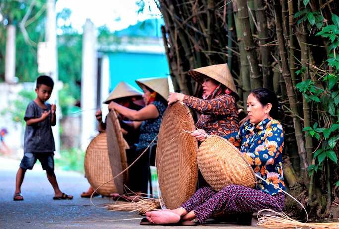 Hiện nay, làng Thọ Đơn có hơn 500 hộ theo nghề đan lát Hiện nay, làng Thọ Đơn có hơn 500 hộ theo nghề đan lát