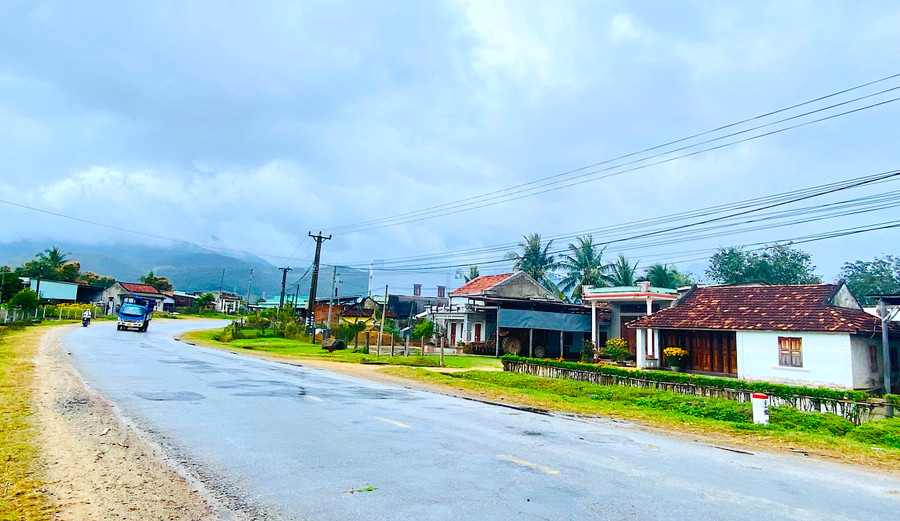 Những ngôi nhà xưa cũ với mái ngói rêu phong ở Hà Tam điểm xuyết thêm cho bức tranh nông thôn bình dị, mang đậm hồn quê. Ảnh: Mộc Trà Những ngôi nhà xưa cũ với mái ngói rêu phong ở Hà Tam điểm xuyết thêm cho bức tranh nông thôn bình dị, mang đậm hồn quê. Ảnh: Mộc Trà