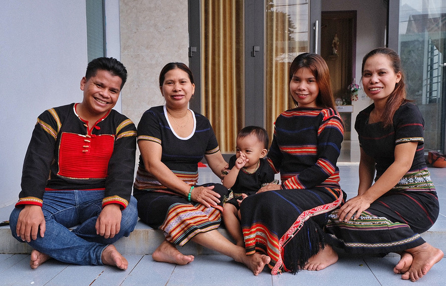 Niềm hạnh phúc của một gia đình người Jrai ở huyện Phú Thiện. Ảnh: M.C Niềm hạnh phúc của một gia đình người Jrai ở huyện Phú Thiện. Ảnh: M.C