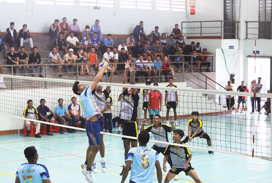 Giải Vô địch Bóng chuyền các DTTS toàn tỉnh năm 2023 là cơ hội để các cầu thủ nâng cao trình độ chuyên môn. Ảnh: L.V.N