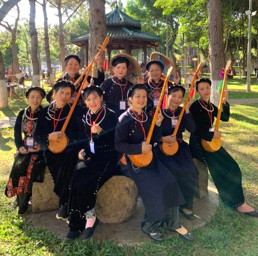 Đội then làng Pơ Nang biểu diễn tại Ngày hội văn hóa các dân tộc toàn tỉnh lần thứ 2-2023. Ảnh: L.Đ